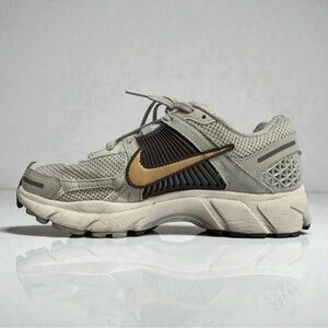 Nike Zoom Vomero 5 Light Bone Sesame Sneakers Women Size 7 HM9657-001